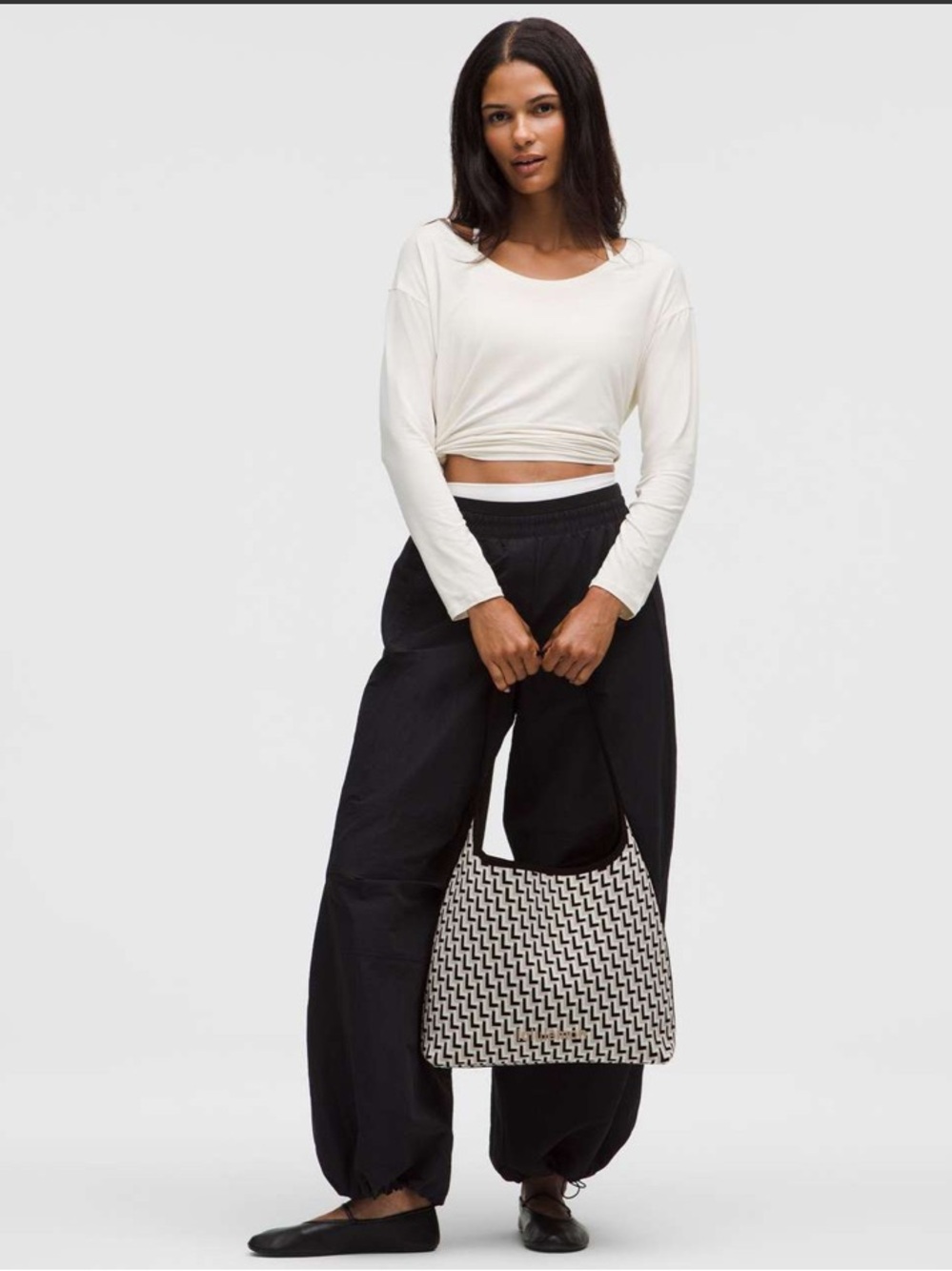 Lululemon athletica 12 L Knit Shoulder Bag - Picture 2 of 9